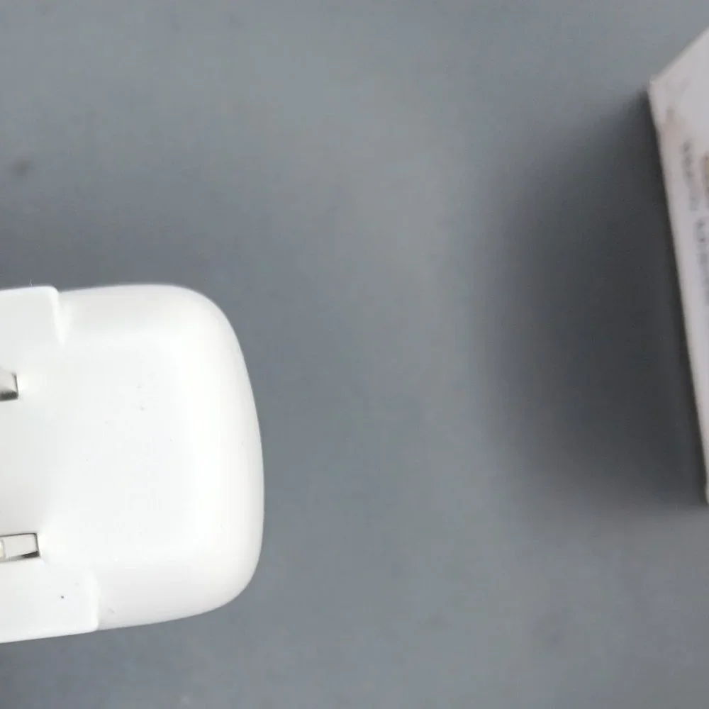 USB WALL CHARGER, DUAL PORT, NEW